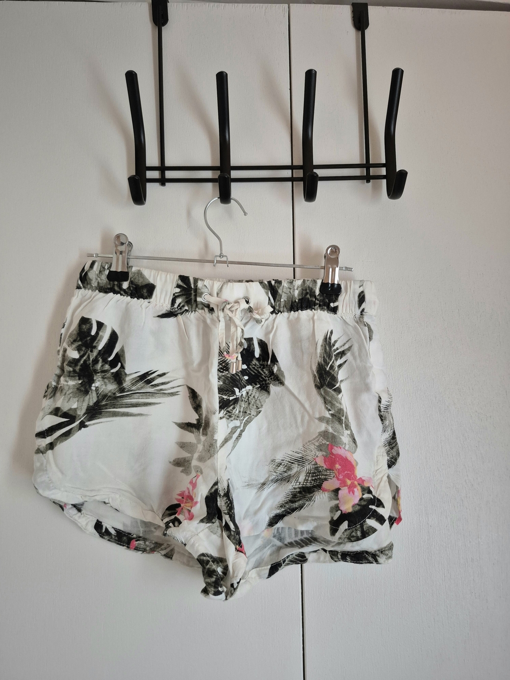 White Tropical Print Women’s Drawstring Shorts